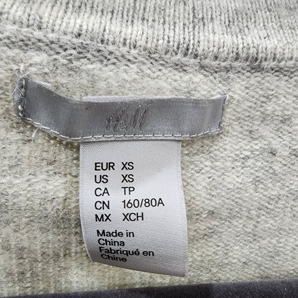 Women&M Crop Knit Sequin trim Cardigan XS - Picture 6 of 9